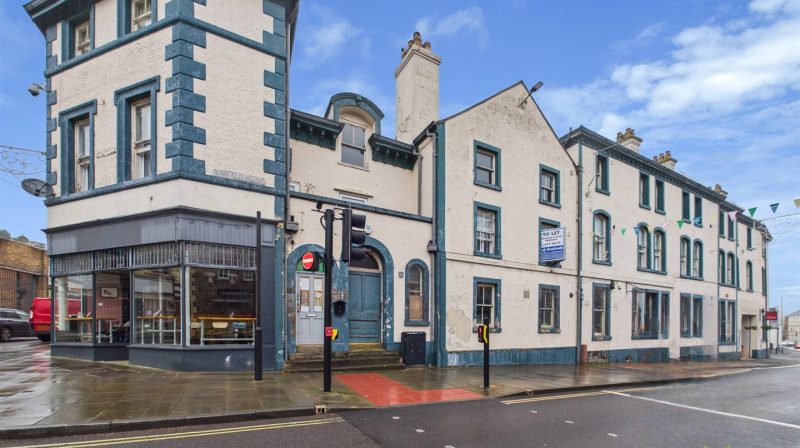 Flat 8 Queens Flats Oswald Road, Oswestry, SY11 1RB To Let