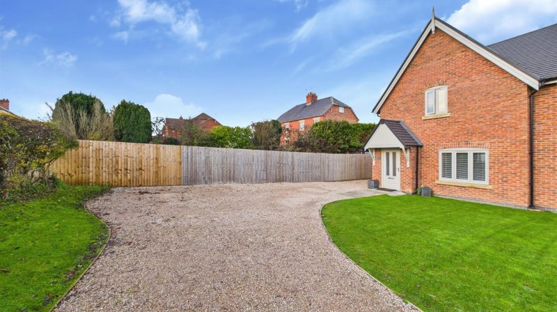 1 Stanwinsford, Oswestry, SY11 4FW For Sale