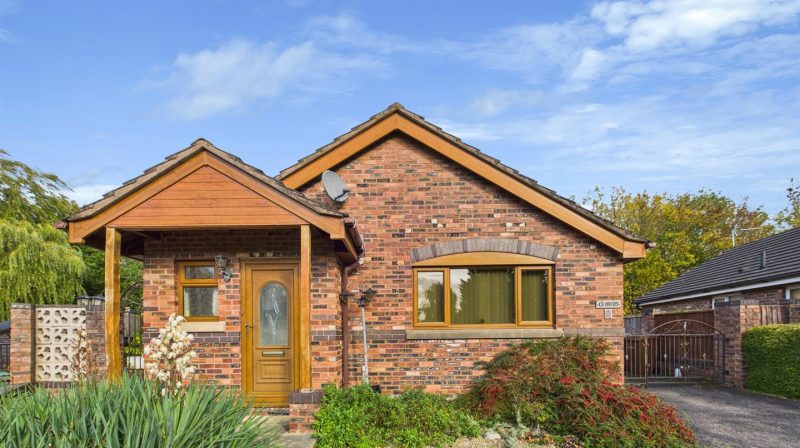 2 Rhyd Galed, Oswestry, SY11 3NY For Sale