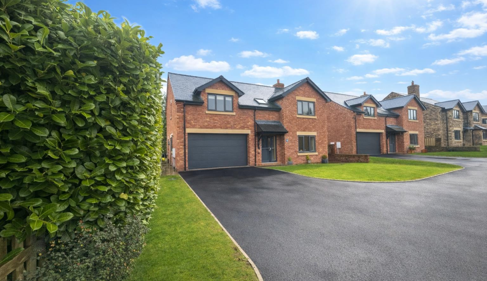 1 Silvana Gardens Whittington Road, Oswestry, SY11 3QT For Sale