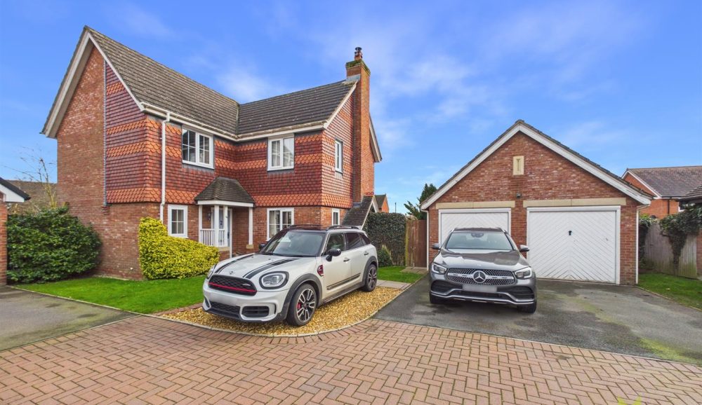 26 Kings Drive, Shrewsbury, SY4 2DG For Sale