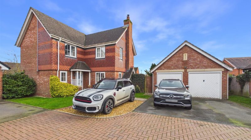 26 Kings Drive, Shrewsbury, SY4 2DG For Sale