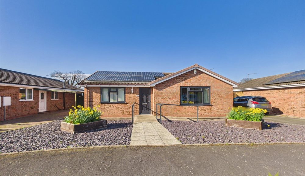 19 Barnfield Avenue, Shrewsbury, SY4 5HT For Sale