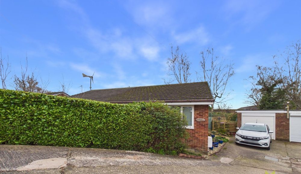 18 Meadow Close, Oswestry, SY11 2EB For Sale 18 Meadow Close, Oswestry, SY11 2EB For Sale