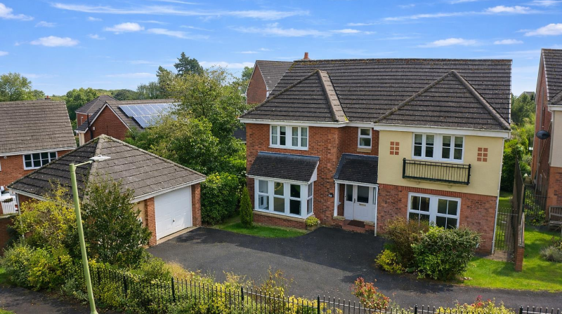 28 Bentley Drive, Oswestry, SY11 1TQ For Sale
