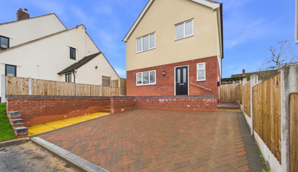 17 Queensway, Shrewsbury, SY4 1BD For Sale