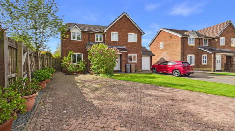 12 Border Close, Oswestry, SY11 2TT For Sale