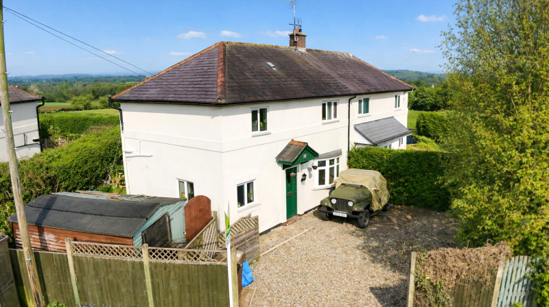 33 Moors Bank, Oswestry, SY10 7BG For Sale