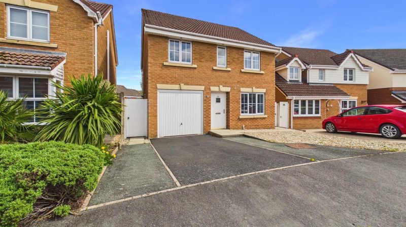 27 Sweeney Drive, Oswestry, SY10 9RH For Sale