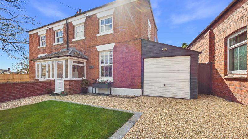 2 The Hollies , Oswestry, SY11 4EH For Sale