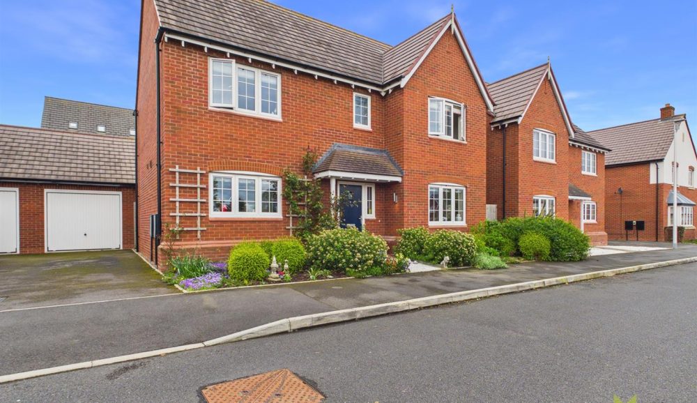 4 Price Close, Shrewsbury, SY2 6FW For Sale