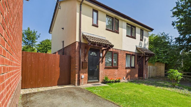 7 Crampton Court, Oswestry, SY11 2YP For Sale