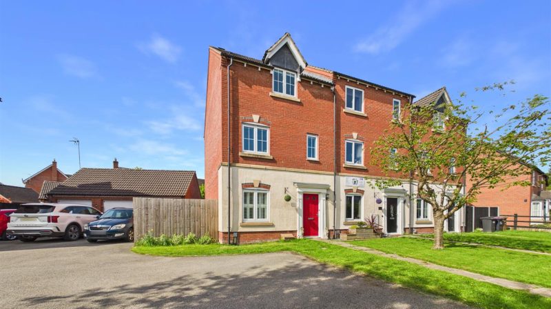 12 Weaver Close, Oswestry, SY11 2NW For Sale