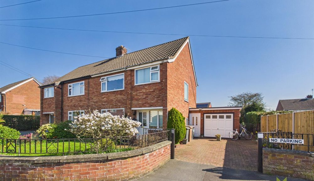 43 Oak Drive, Oswestry, SY11 2RX For Sale