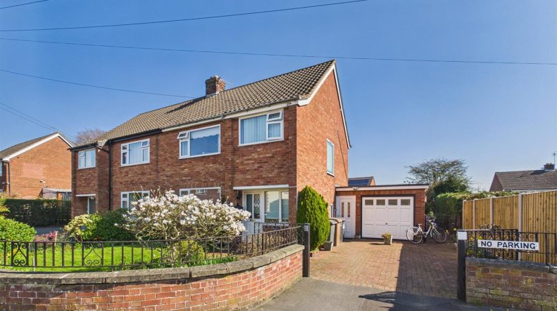 43 Oak Drive, Oswestry, SY11 2RX For Sale