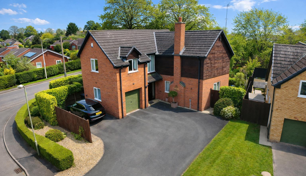 1 Firs Close, Oswestry, SY11 3LT For Sale