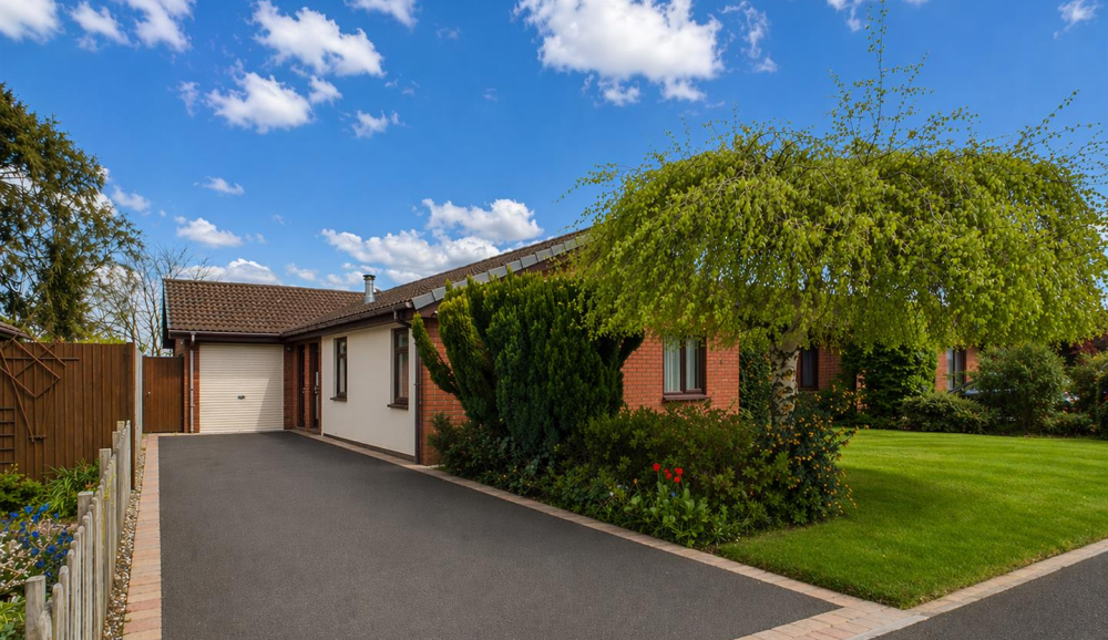 22 Llanforda Mead, Oswestry, SY11 1TS For Sale