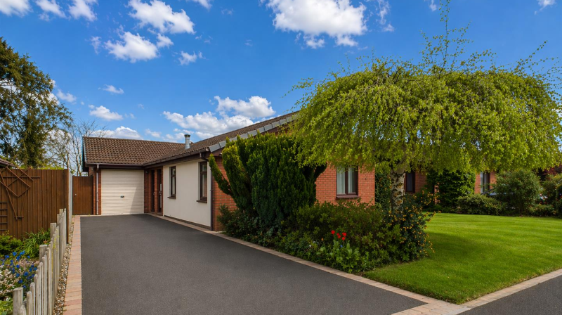 22 Llanforda Mead, Oswestry, SY11 1TS For Sale