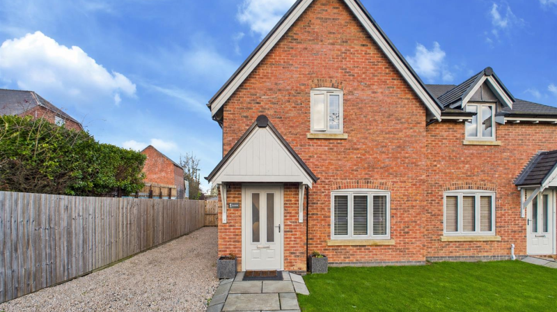 1 Stanwinsford, Oswestry, SY11 4FW For Sale