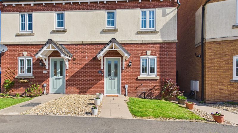 5 Lawford Gardens, Oswestry, SY11 3GX For Sale