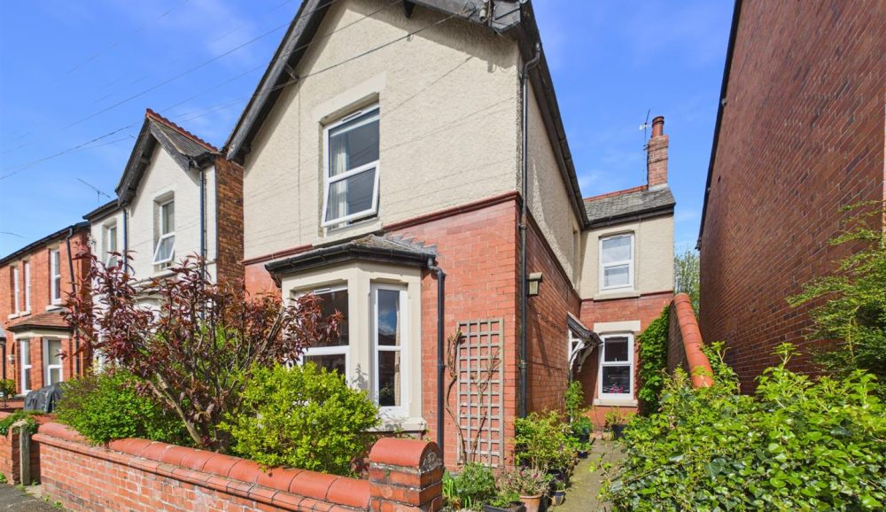 8 Holbache Road, Oswestry, SY11 1RP For Sale