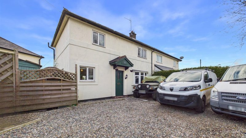 33 Moors Bank, Oswestry, SY10 7BG For Sale