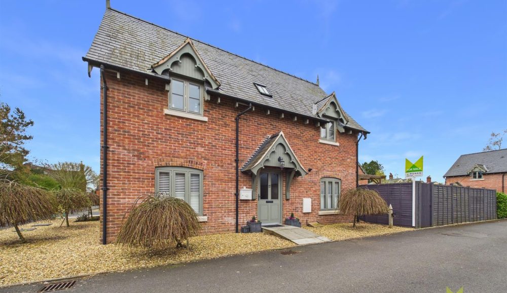 17 Penrhos Court, Whittington, Oswestry, SY11 4FA For Sale