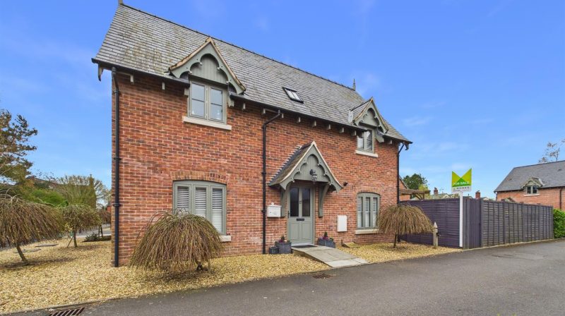 17 Penrhos Court, Whittington, SY11 4FA For Sale