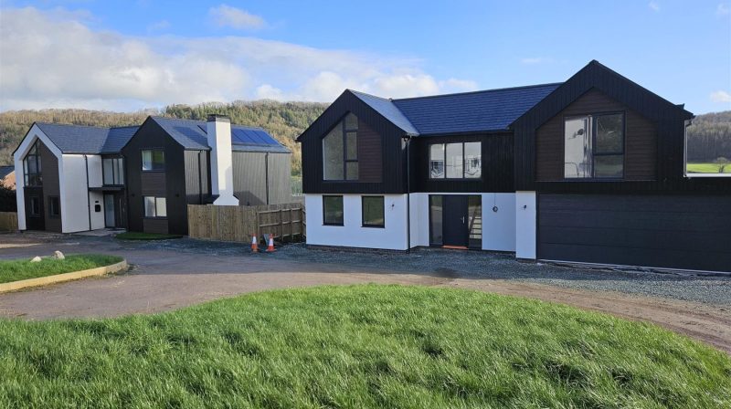 Valley View Coopers Lane, Oswestry, SY10 8LY For Sale