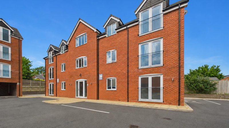 10 Tan Yard Square Oak Street, Oswestry, SY11 1FB For Sale