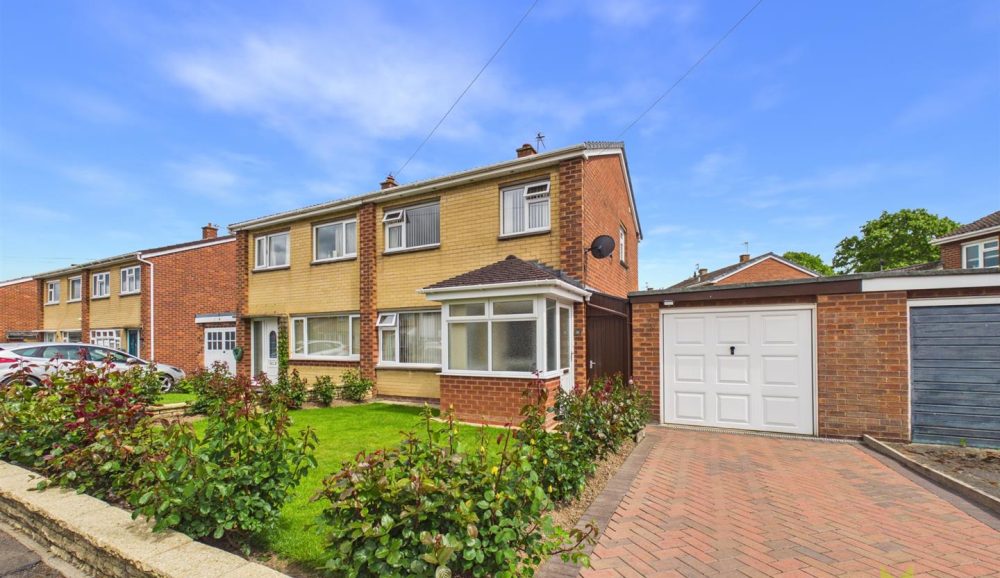 11 Stretton Close, Shrewsbury, SY2 6EY For Sale