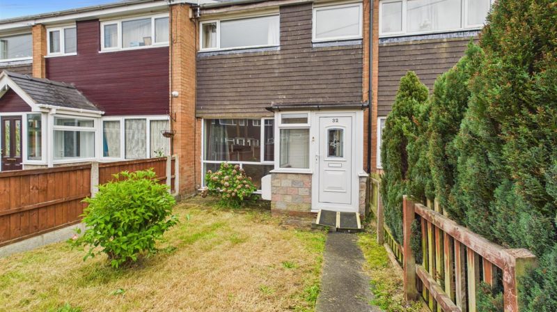 32 Hazel Grove, Oswestry, SY11 2XB For Sale