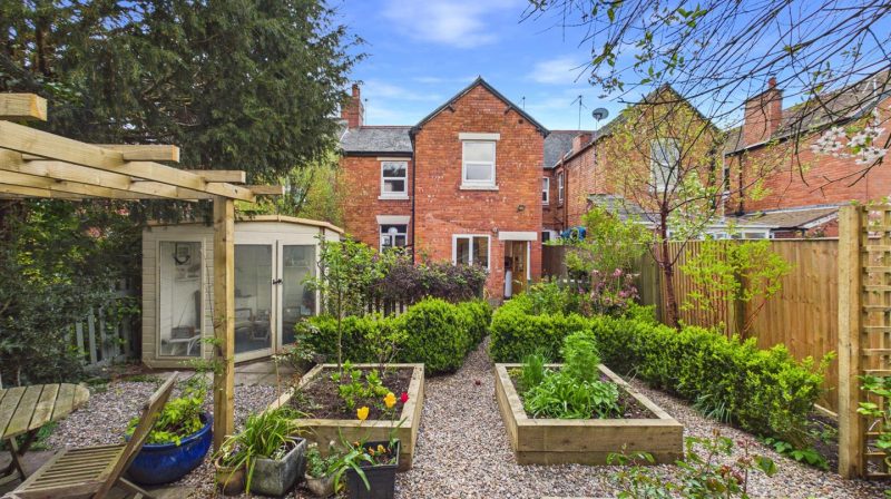 8 Holbache Road, Oswestry, SY11 1RP For Sale