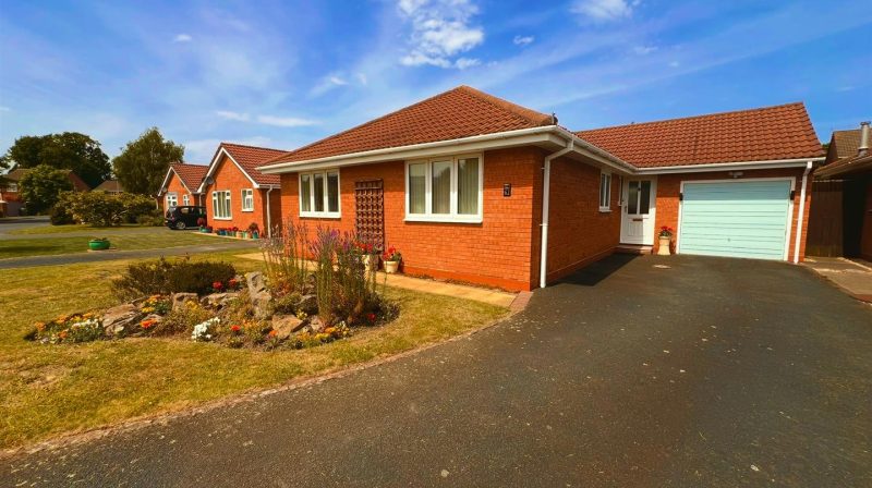 62 Kynaston Drive, Shrewsbury, SY4 5DE For Sale