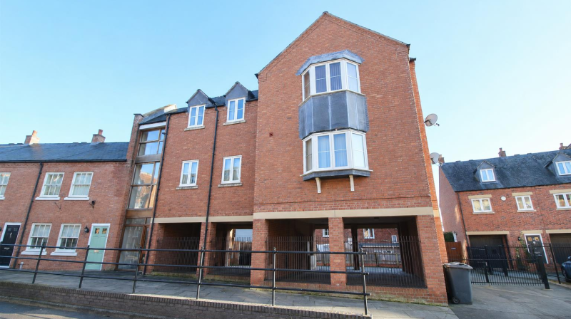 67 St. Julians Crescent, Shrewsbury, SY1 1UD To Let