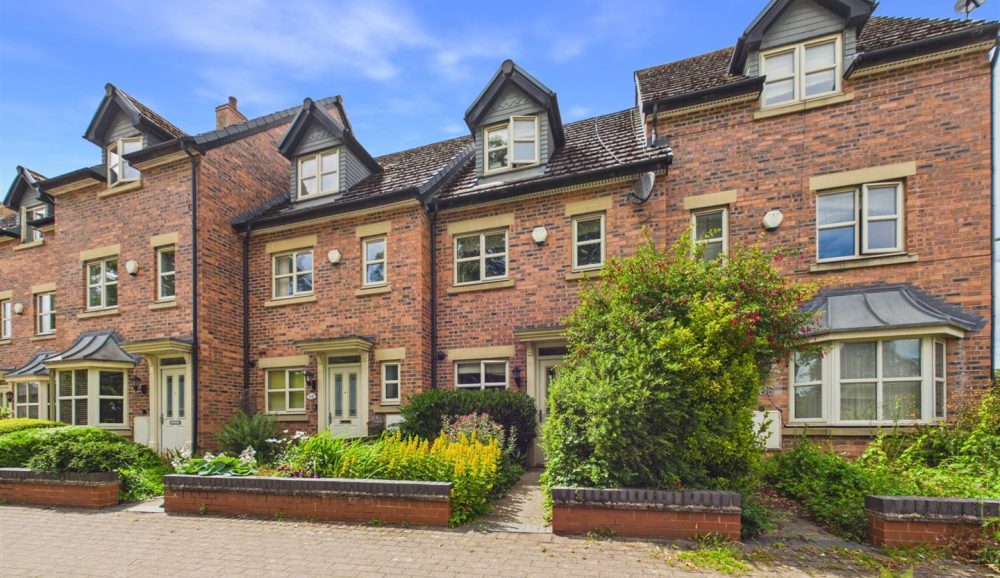 108 Welsh Walls, Oswestry, SY11 1RW For Sale