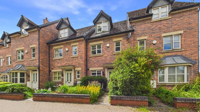 108 Welsh Walls, Oswestry, SY11 1RW For Sale