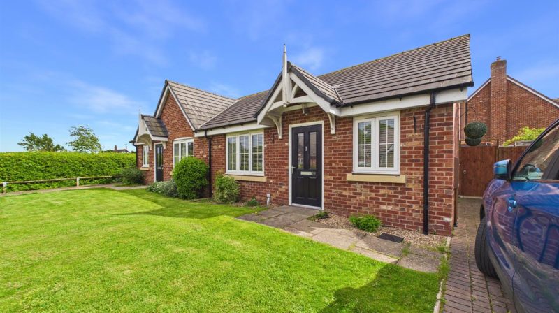 26 Blacksmiths View, Shrewsbury, SY4 3BF For Sale