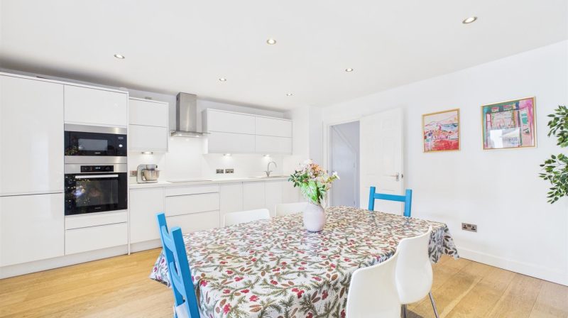 12 Weaver Close, Oswestry, SY11 2NW For Sale