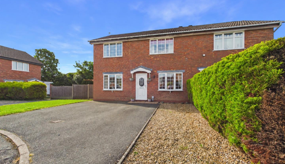 9 Whitfield Close, Oswestry, SY11 2XP For Sale