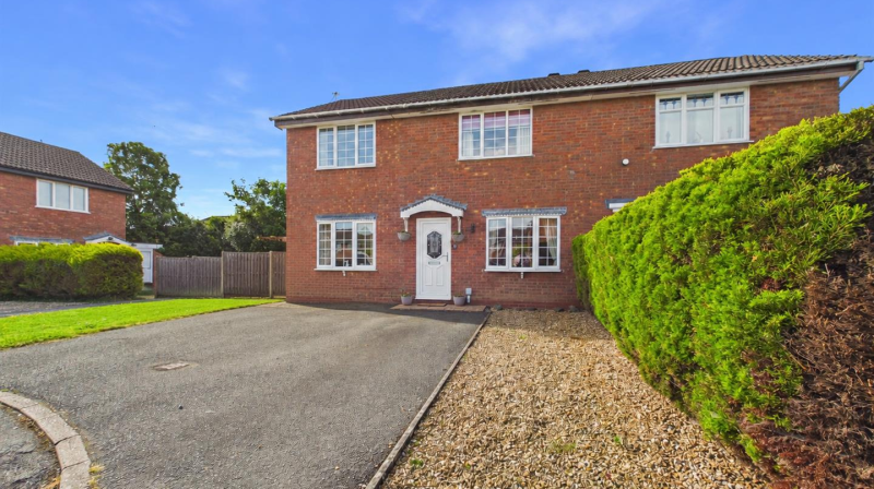 9 Whitfield Close, Oswestry, SY11 2XP For Sale