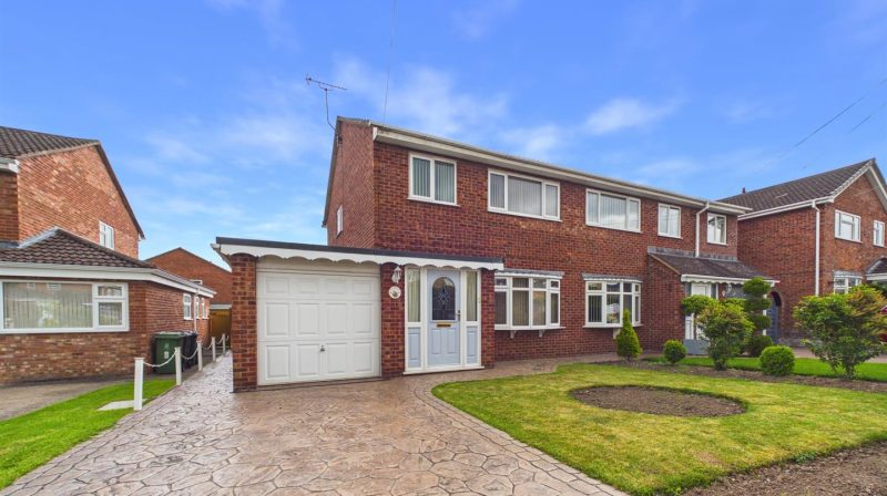 11 Whittington Close, Shrewsbury, SY1 4TG For Sale