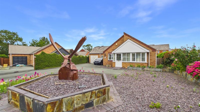 15 Criggion Close, Four Crosses, SY22 6NP For Sale
