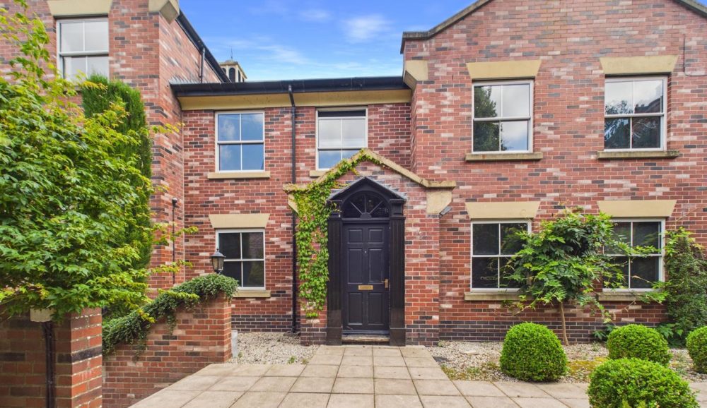 7 Bishopstone Mansions Town Walls, Shrewsbury, SY1 1UE For Sale