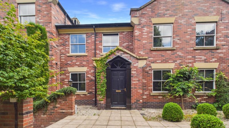 7 Bishopstone Mansions Town Walls, Shrewsbury, SY1 1UE For Sale