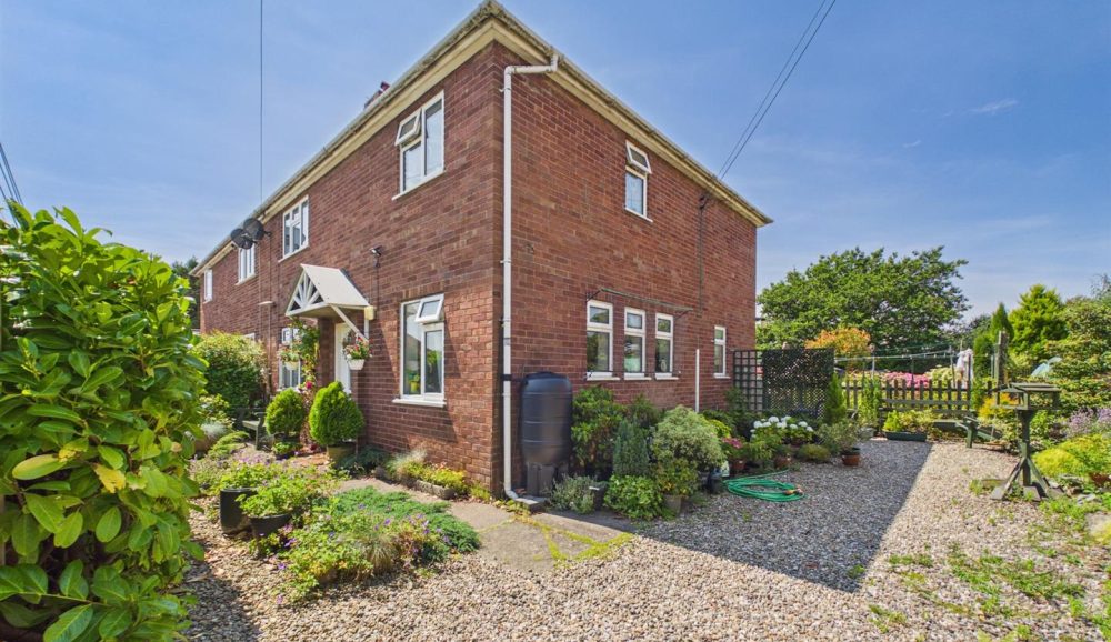 2 Walcot Road, Shrewsbury, SY4 4QQ For Sale 2 Walcot Road, Shrewsbury, SY4 4QQ For Sale