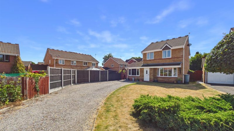 11 Meadow Way, Oswestry, SY11 3LY For Sale