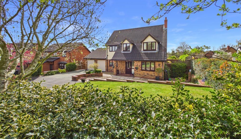 31 Hampton Rise, Oswestry, SY11 1SU For Sale