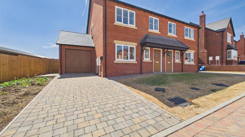 The Dee Plot 27, Kingfisher Way, Morda, SY10 9PB To Let