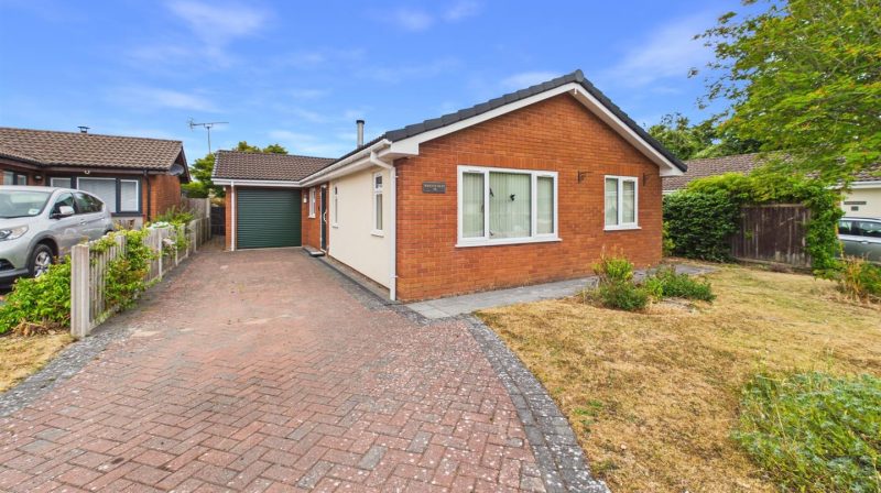 34 Llanforda Mead, Oswestry, SY11 1TS For Sale